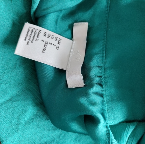 Bright turquoise H&M halter top size 2 - Picture 3 of 3